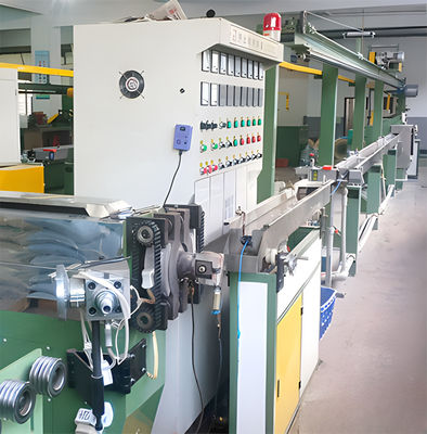 Un bon prix. Machine d'extrusion de câbles à basse tension 1mm2-16mm2 ligne d'extrusion de câbles en ligne